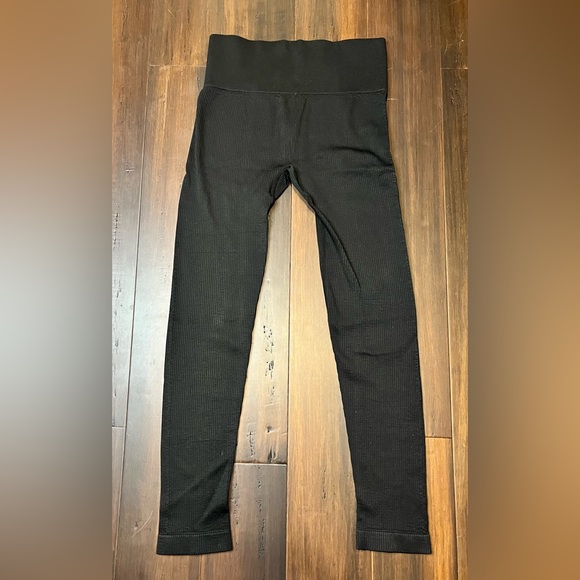 COLSIE Ribbed Leggings - Picture 4 of 6